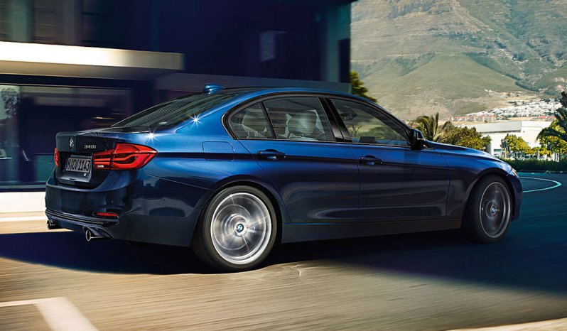 
								BMW 328i ، طقم الهيكل الرياضي Sport Line كامل									