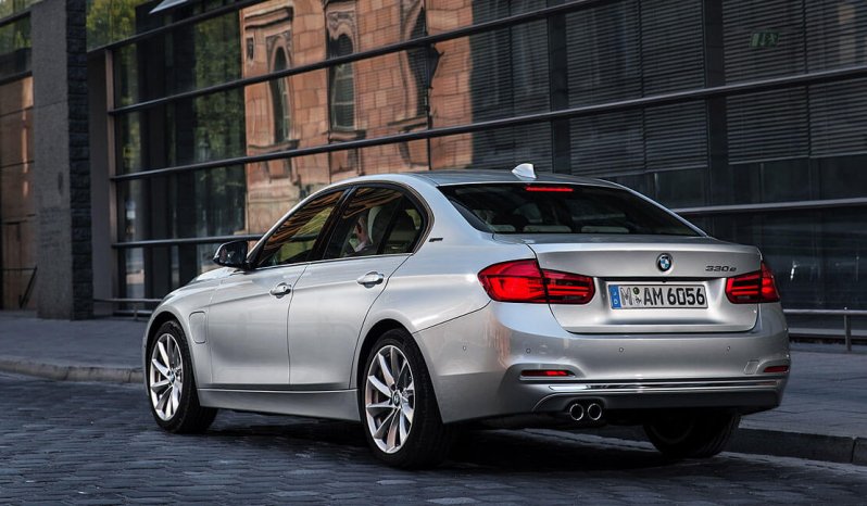 
								BMW 328i ، طقم الهيكل الرياضي Sport Line كامل									